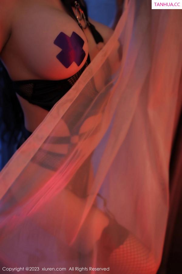 田冰冰  [XiuRen]高清写真图 2023.08.10 No.7207 田冰冰 情趣服饰美臀第20张图片